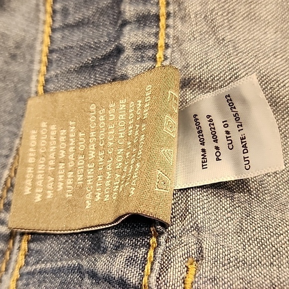 Torrid - 3.5 Inch Relaxed Utility Lightweight Mid-Rise Short in Medium Wash - Picture 8 of 10